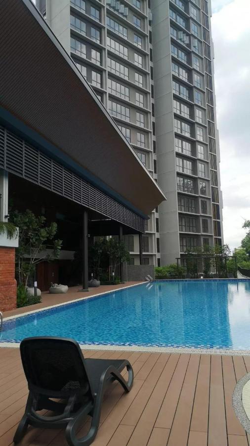 Stayje Putrajaya, 5 Minutes To Ioi City Mall, Wifi , Netflix, Free Parking 外观 照片