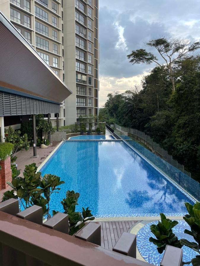 Stayje Putrajaya, 5 Minutes To Ioi City Mall, Wifi , Netflix, Free Parking 外观 照片